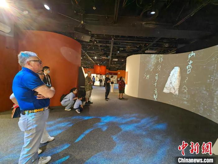 风暴娱乐注册：溯源华夏历史 体验中原礼乐——香港夏商周三代文明展公众开放首日侧记