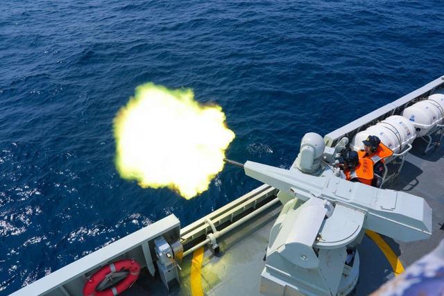 风暴登录：蓝天配战舰！海上实战演习动如风雷