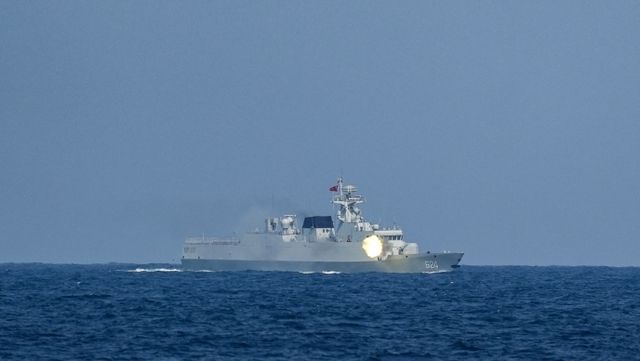 风暴登录：蓝天配战舰！海上实战演习动如风雷