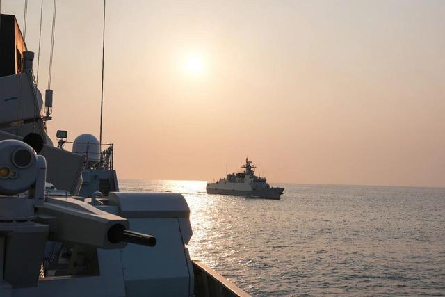 风暴登录：蓝天配战舰！海上实战演习动如风雷