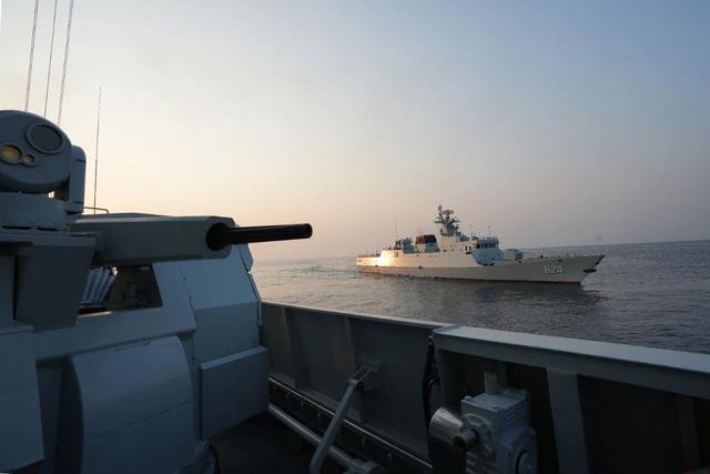 风暴登录：蓝天配战舰！海上实战演习动如风雷