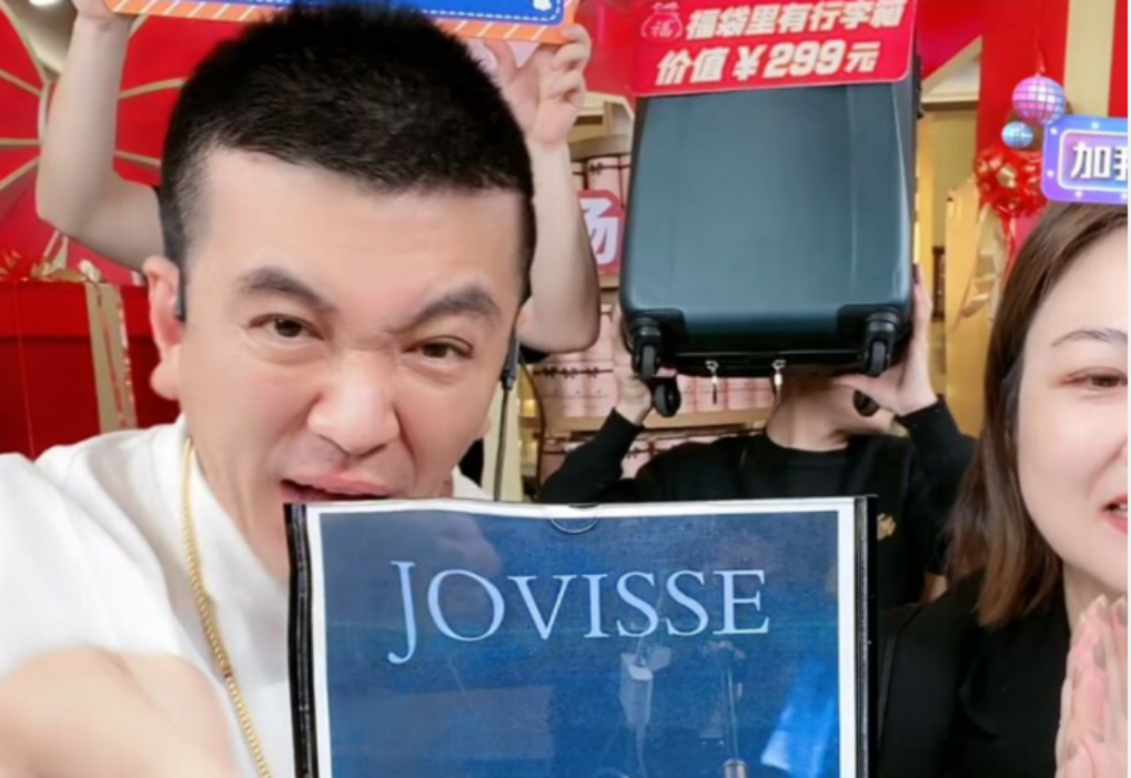 风暴娱乐登录:骗老人买“神药”,揭秘直播三大骗局 | 315专题